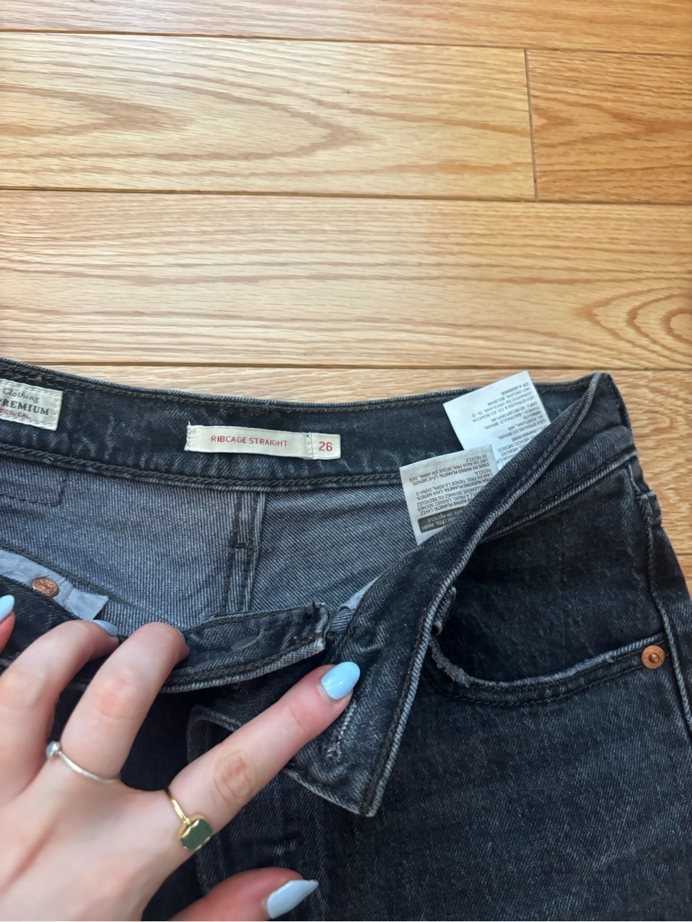 Levis Straight-Leg Black Jeans — Classic Everyday Denim - Picture 2 of 3